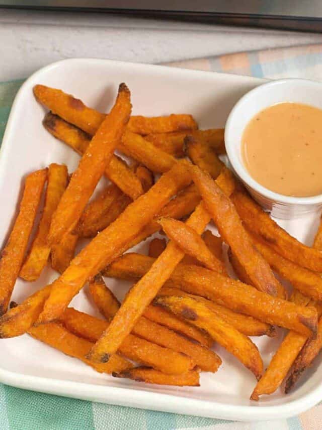 air fryer frozen sweet potato fries with dip.