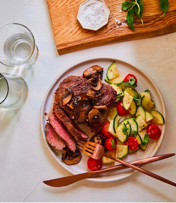 steak zucchini and tomatoes