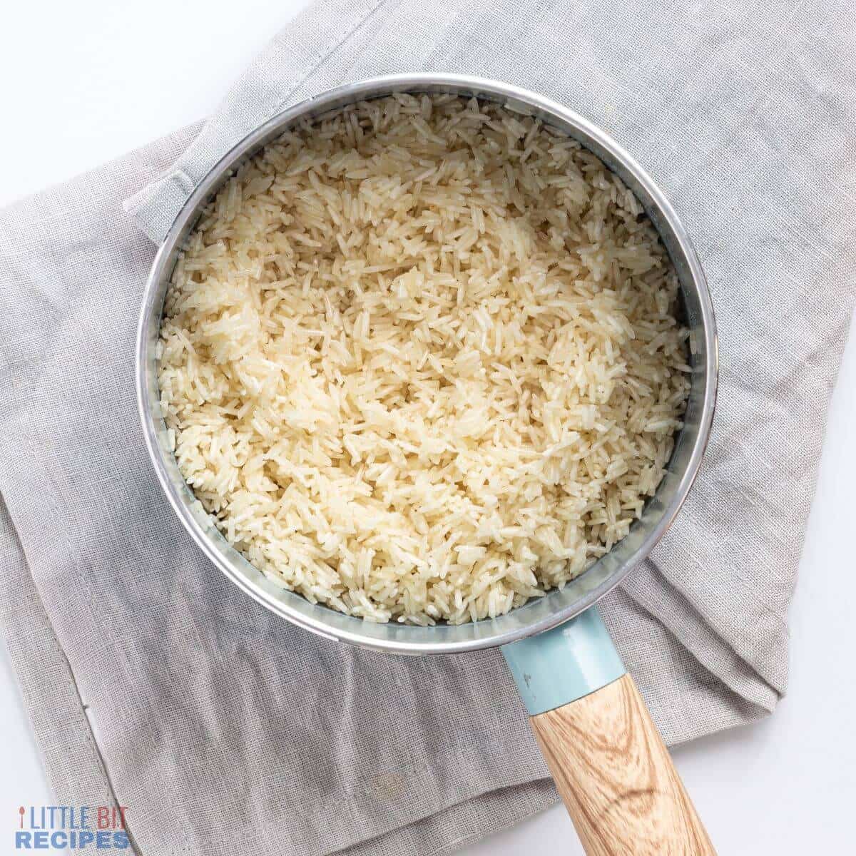 rice in pot.