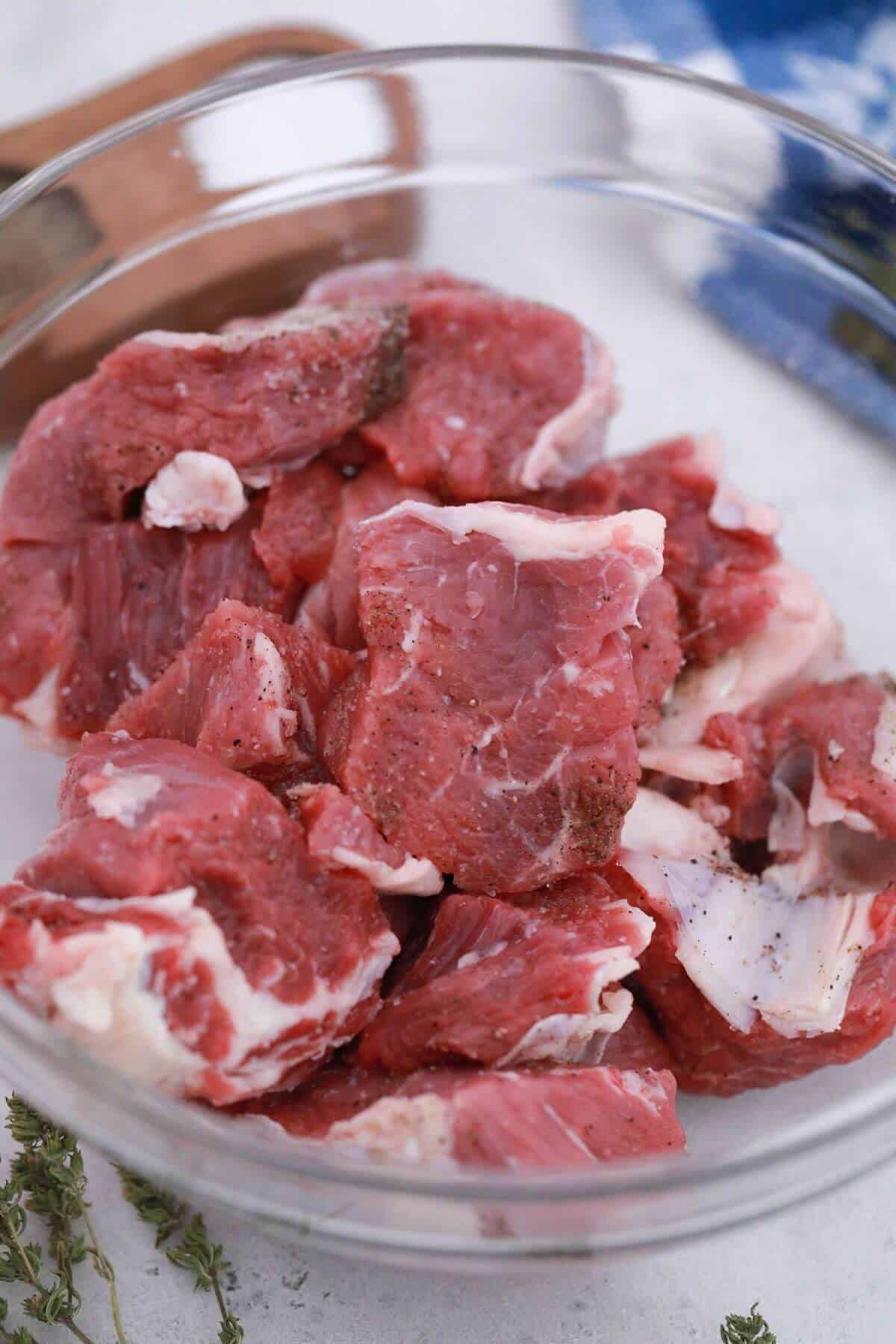 seasoned raw beef short ribs meat in bowl.
