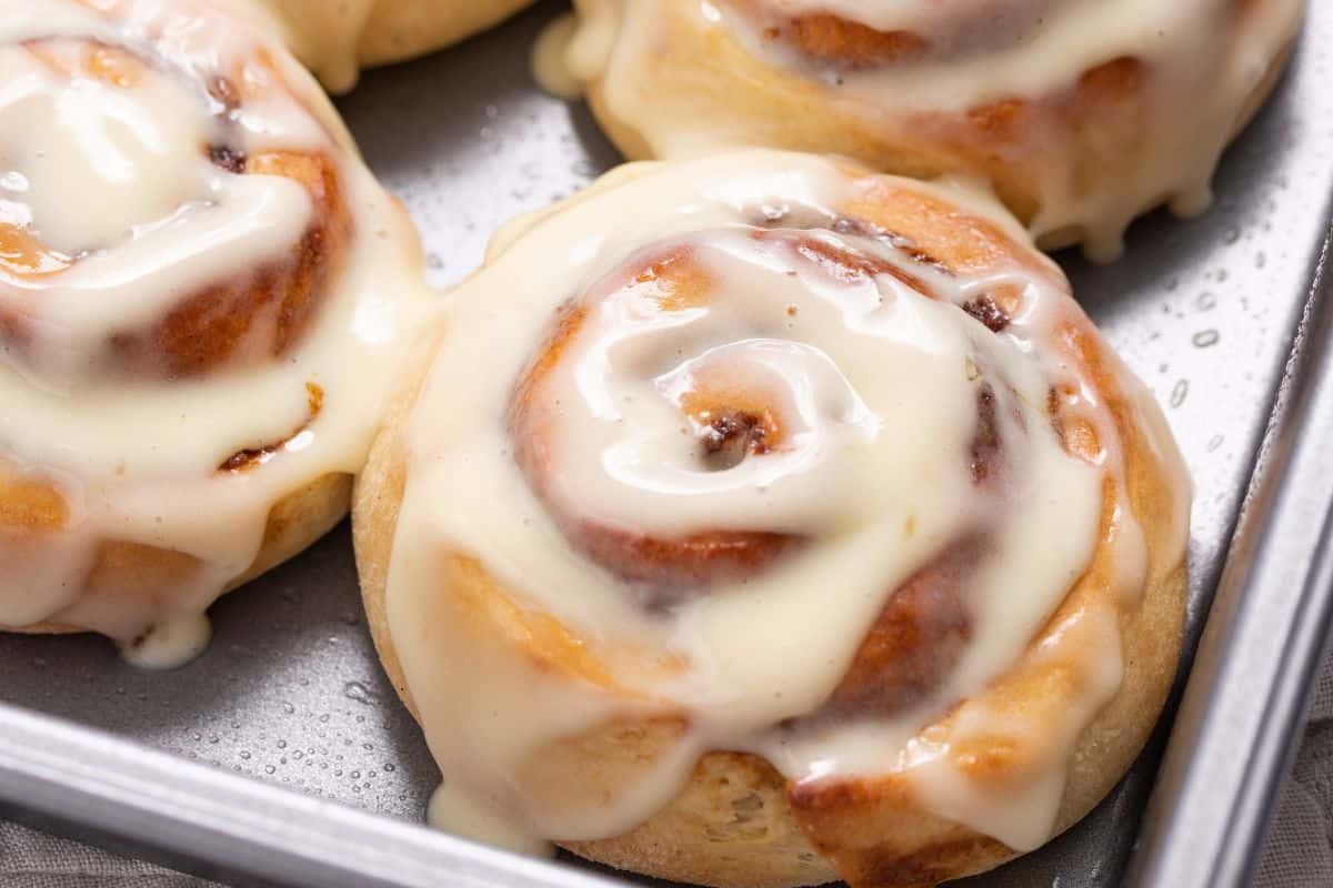 Small-batch cinnamon rolls in pan.