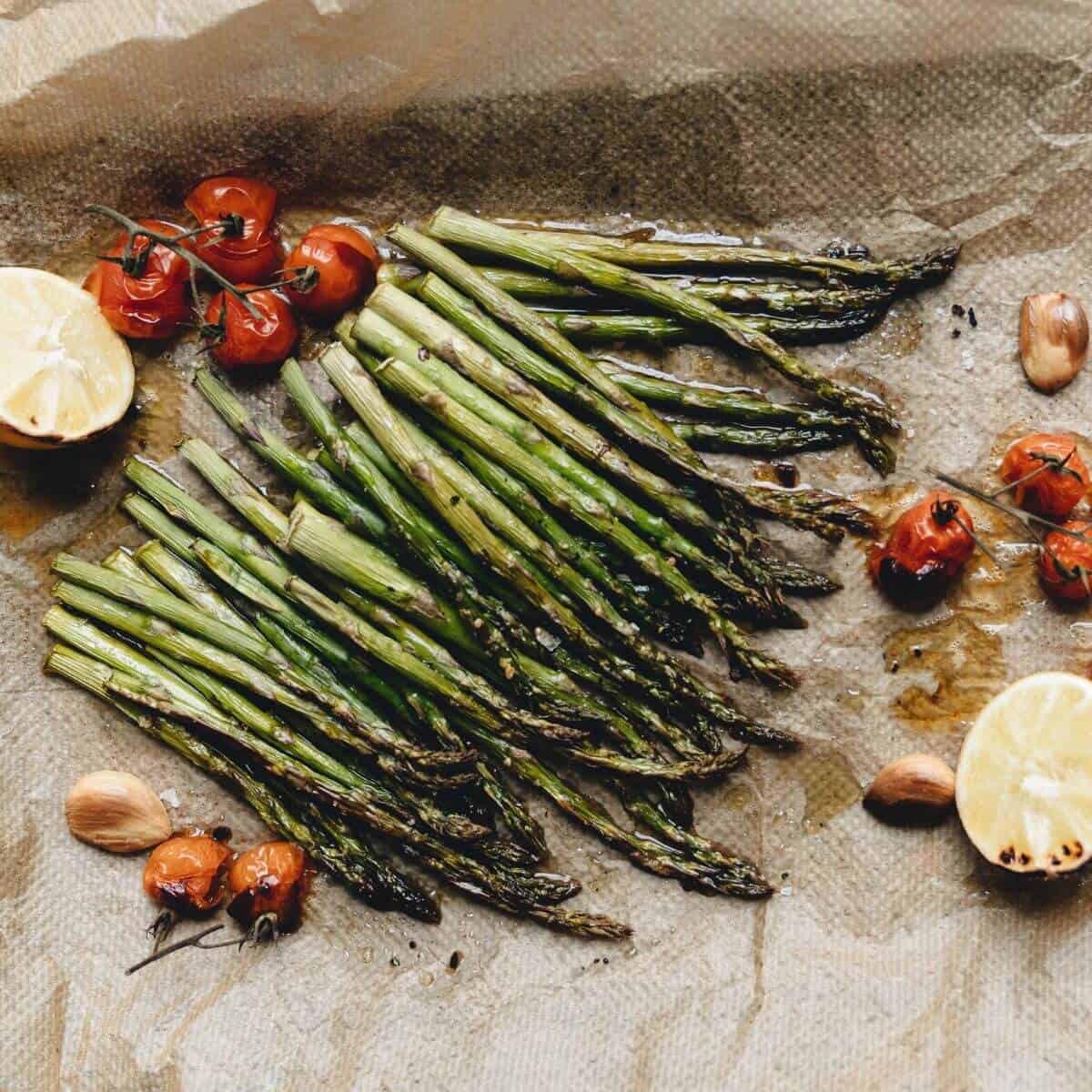 how to cook asparagus with tomato and lemon.