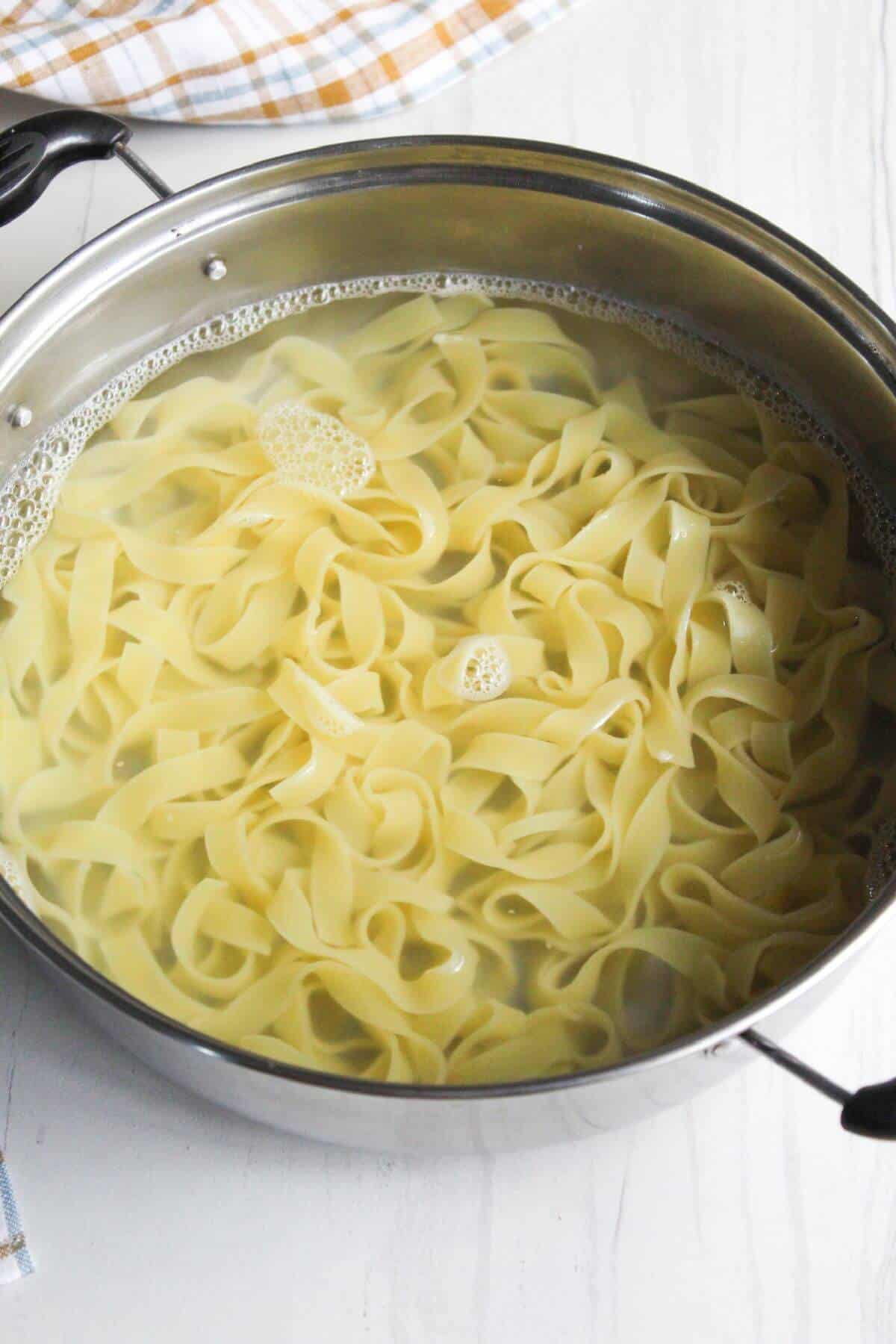 Boiled noodles in pot.