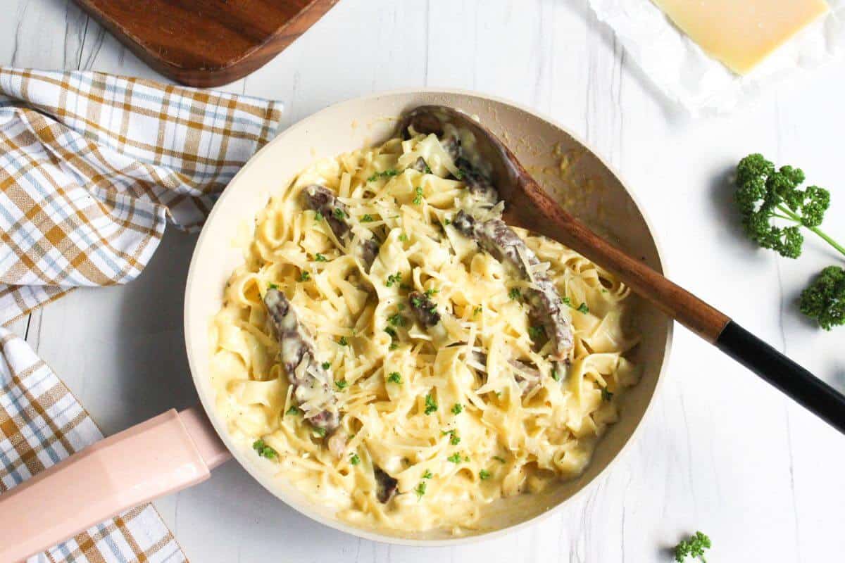 Alfredo steak pasta in skillet.