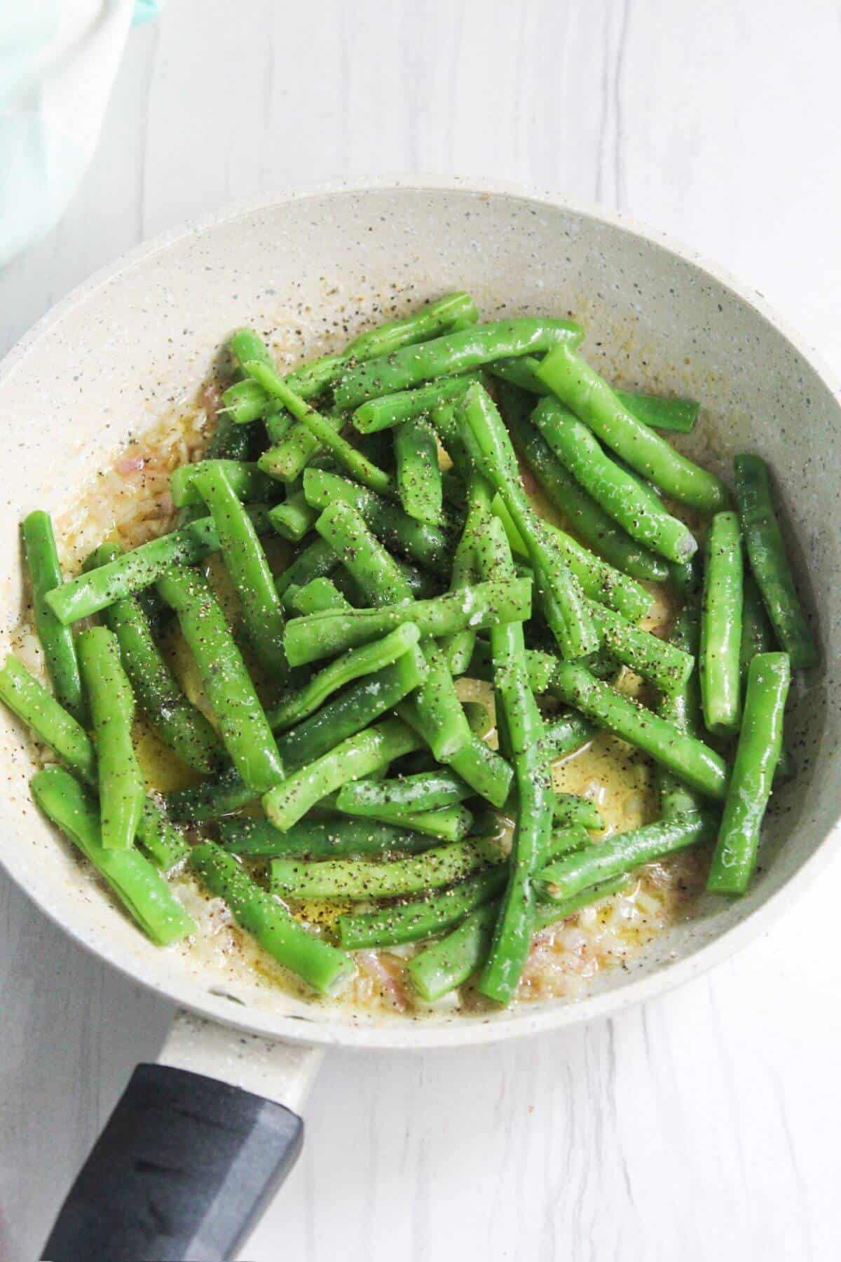 Green beans in a frying pan.
